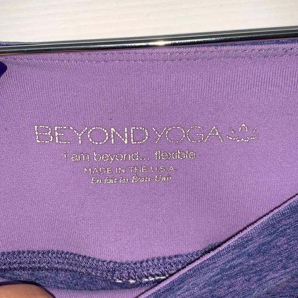 Beyond Yoga Cut Out Capris - Picture 7 of 7